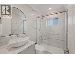 812 Montroyal Boulevard, North Vancouver, BC V7R2G6 Photo 11