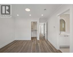 812 Montroyal Boulevard, North Vancouver, BC V7R2G6 Photo 13