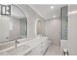 812 Montroyal Boulevard, North Vancouver, BC V7R2G6 Photo 14