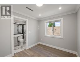 812 Montroyal Boulevard, North Vancouver, BC V7R2G6 Photo 17