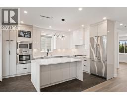 812 Montroyal Boulevard, North Vancouver, BC V7R2G6 Photo 6