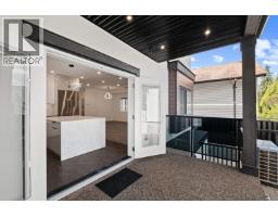 812 Montroyal Boulevard, North Vancouver, BC V7R2G6 Photo 9
