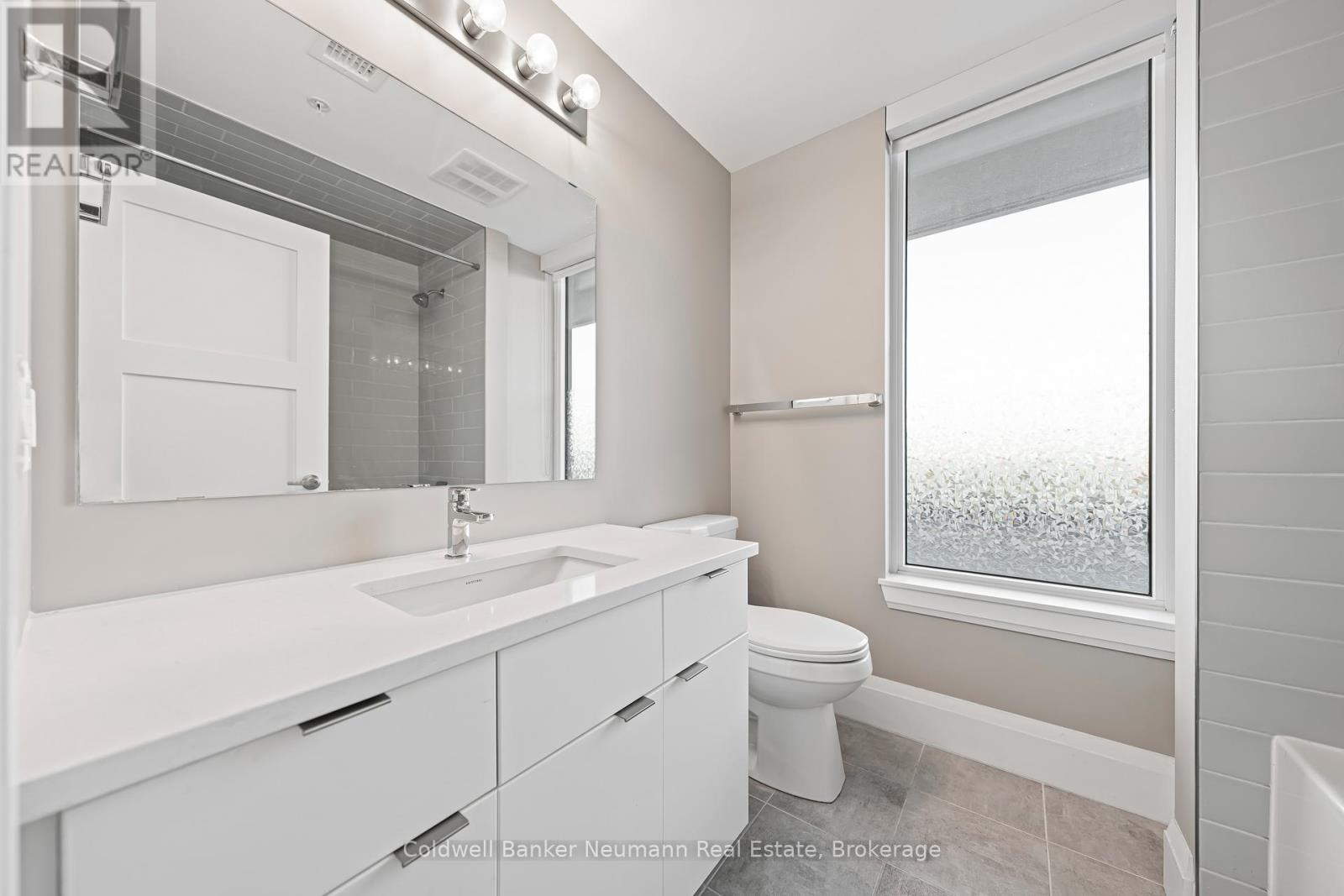 #802 73 ARTHUR STREET - 36