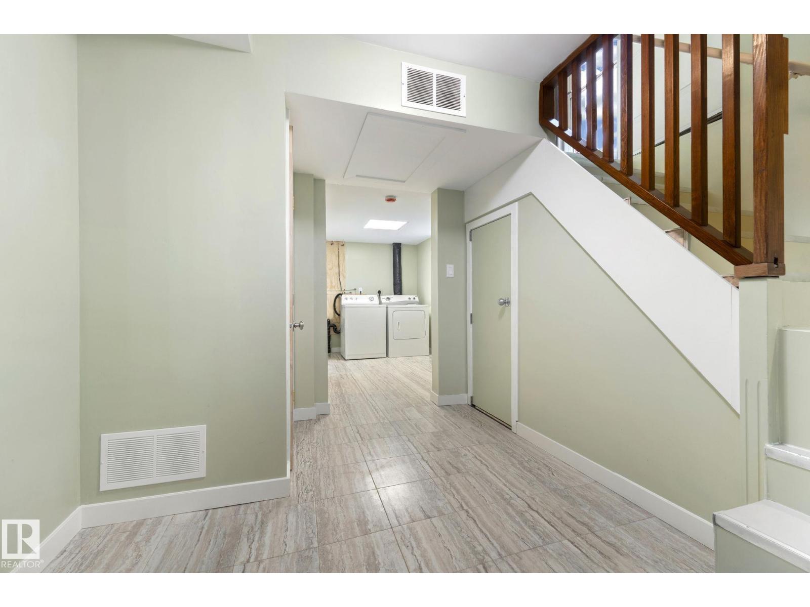 12030 56 ST NW - 35