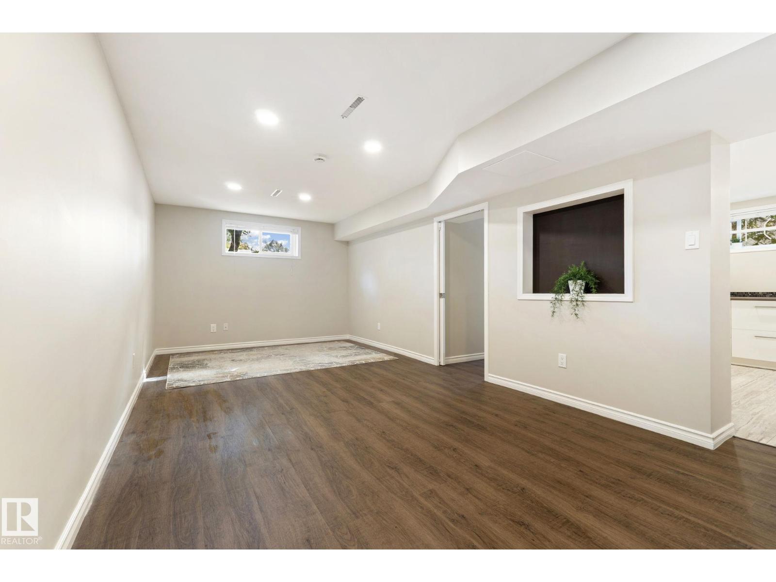 12030 56 ST NW - 43