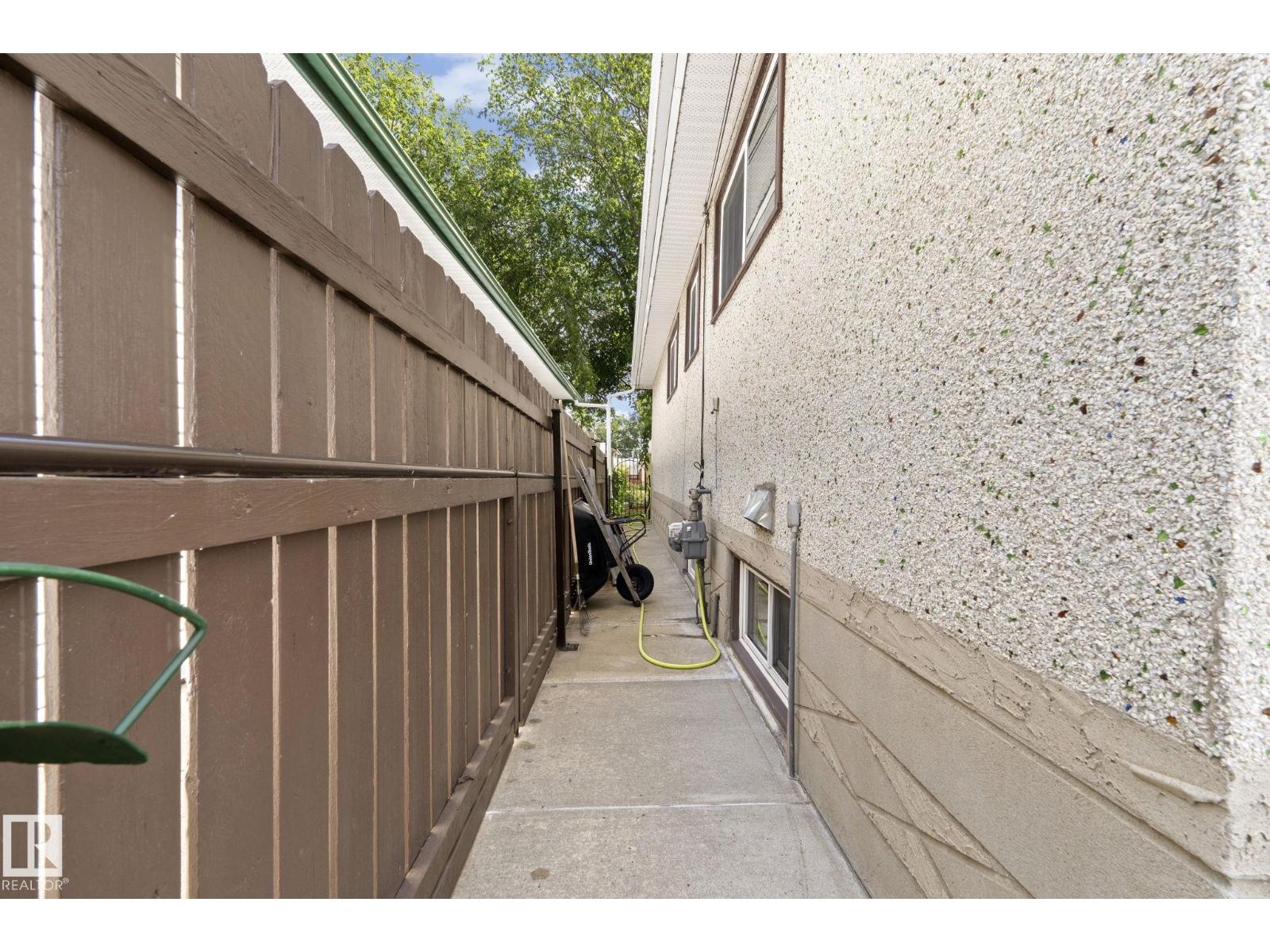 12030 56 ST NW - 57