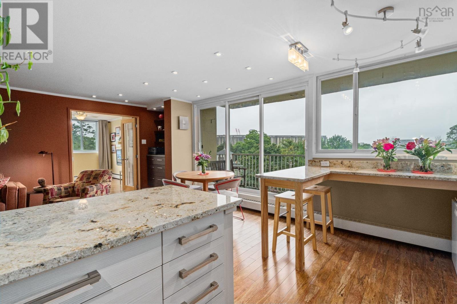 #502 990 Mclean Street - 16