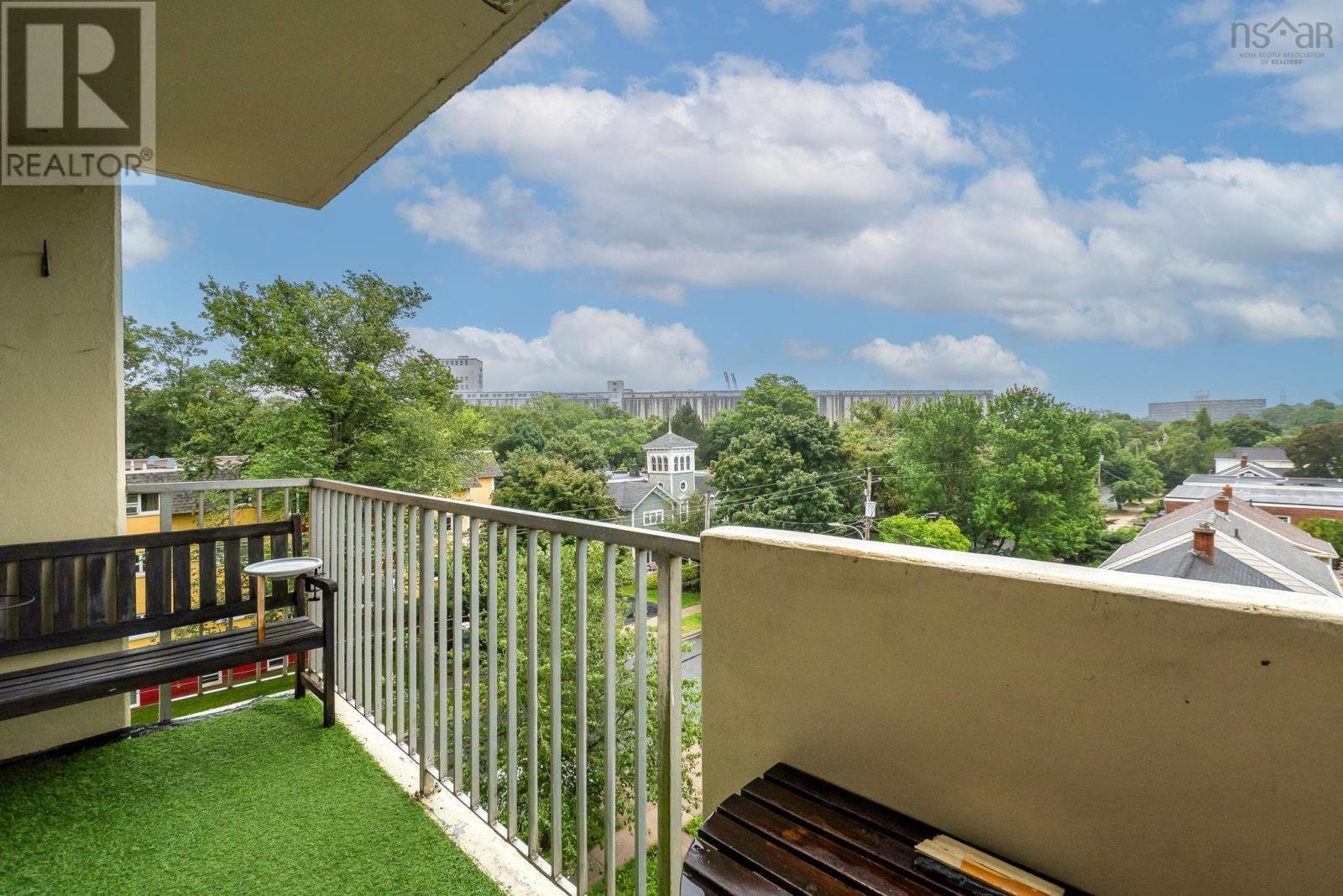 #502 990 Mclean Street - 34