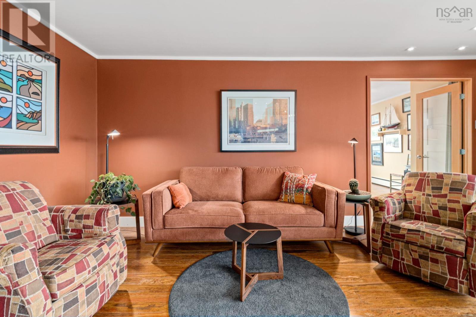 #502 990 Mclean Street - 10