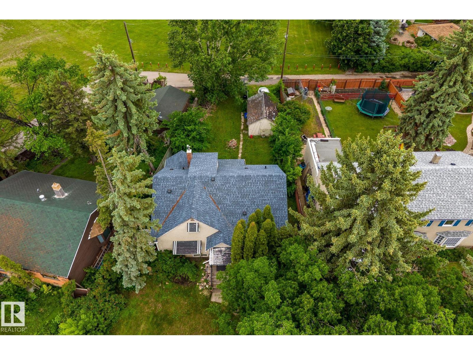 11022 110 Avenue NW - Photo 35
