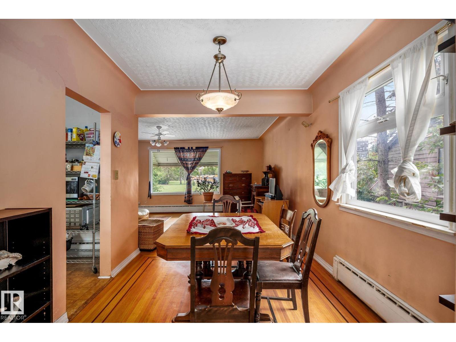 11022 110 Avenue NW - Photo 8