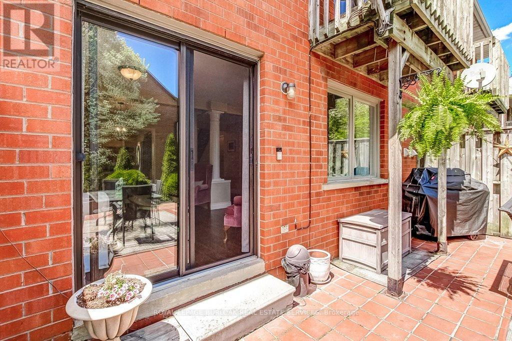 4 EDGEWATER DRIVE - 35