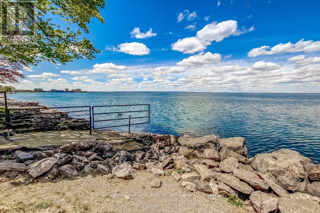 4 EDGEWATER DRIVE - 42