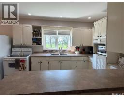Family room - 252 Railway Avenue, Forget, SK S0C0X0 Photo 10