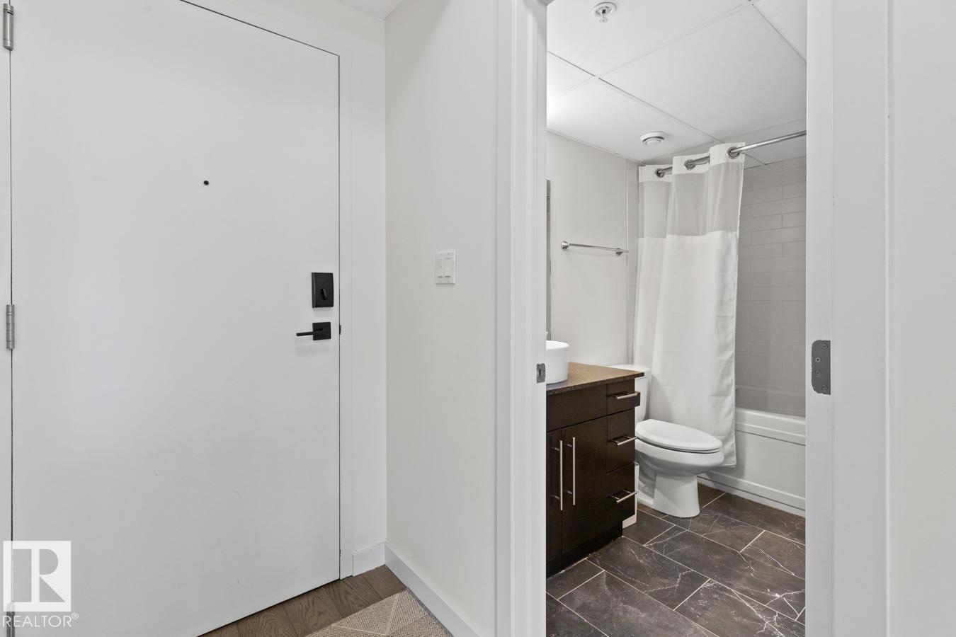 #408 11203 103A AV NW - 16