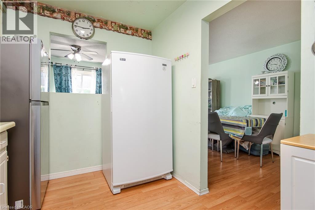 #C 304 BLUEVALE Street N - Image 17