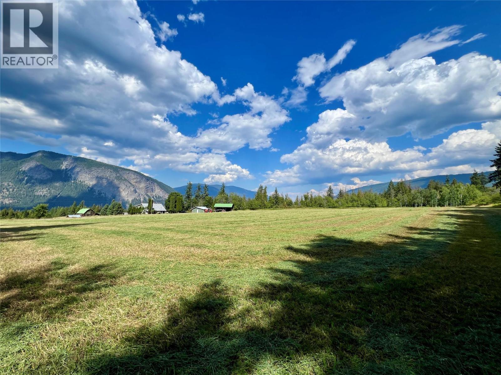  6350 Lakeshore Drive Northeast, Salmon Arm
