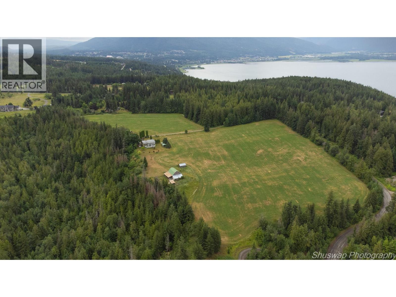  6350 Lakeshore Drive Northeast, Salmon Arm