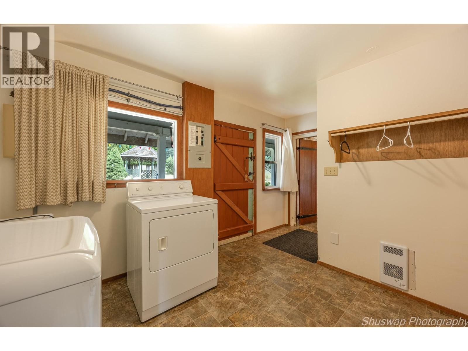  6350 Lakeshore Drive Northeast, Salmon Arm