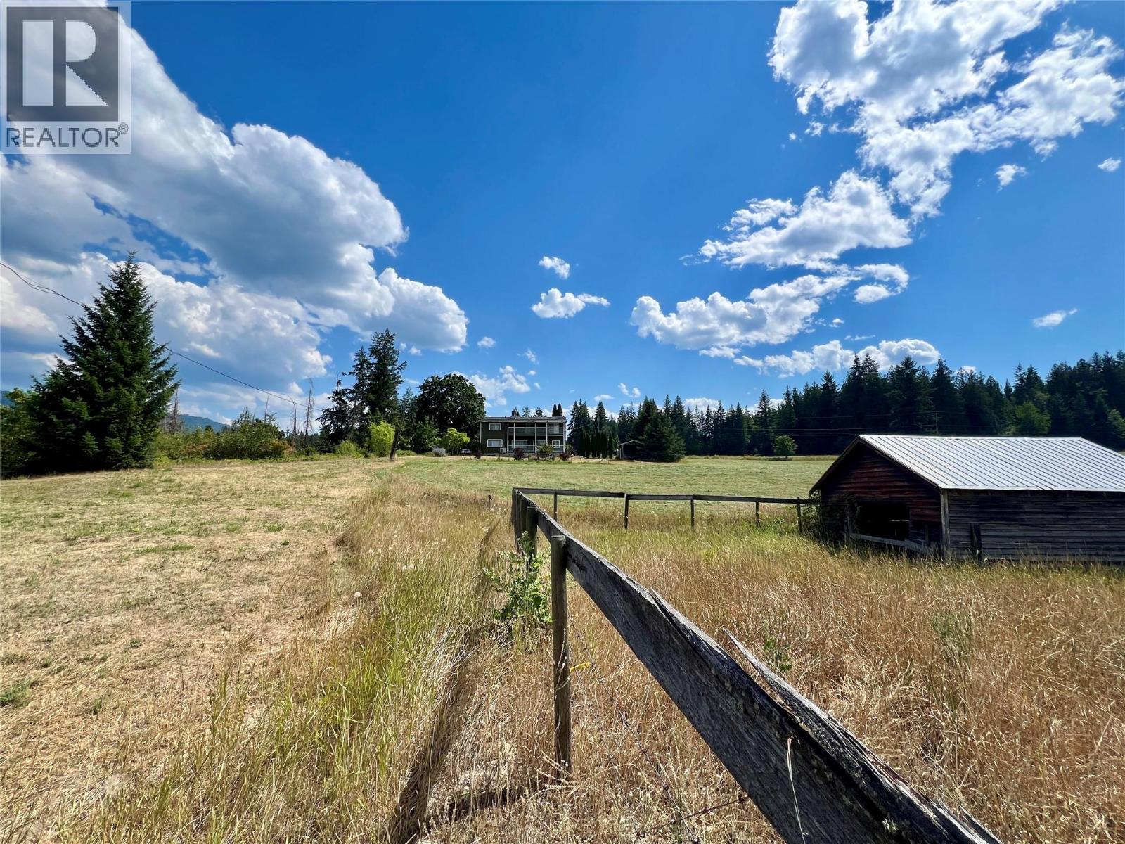  6350 Lakeshore Drive Northeast, Salmon Arm