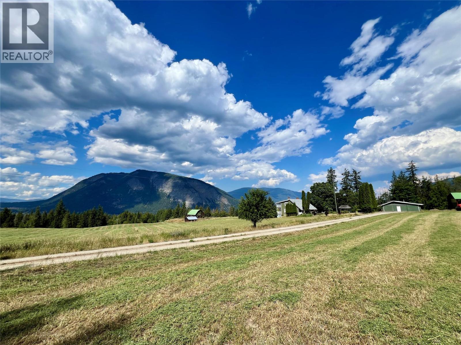  6350 Lakeshore Drive Northeast, Salmon Arm