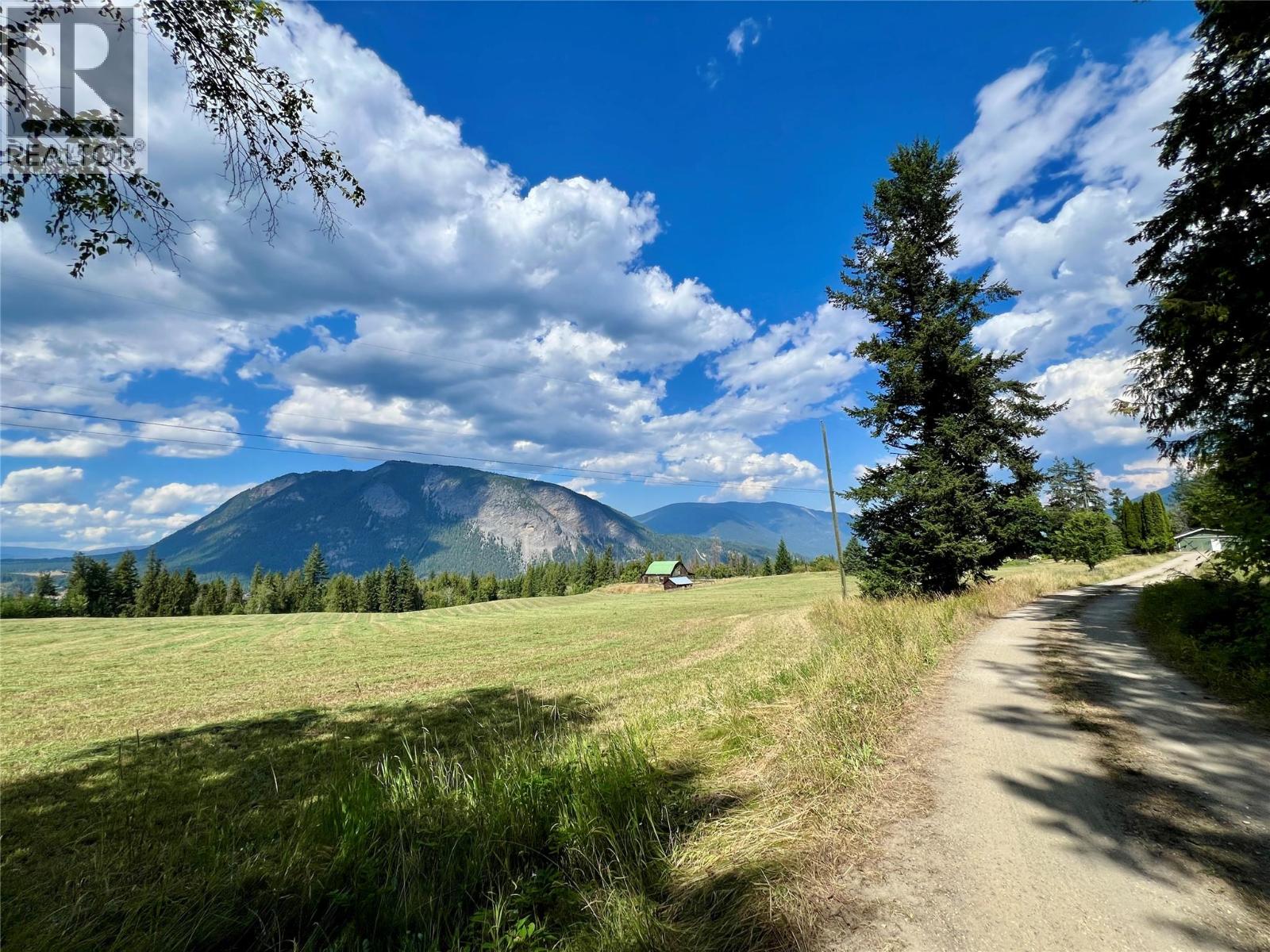  6350 Lakeshore Drive Northeast, Salmon Arm