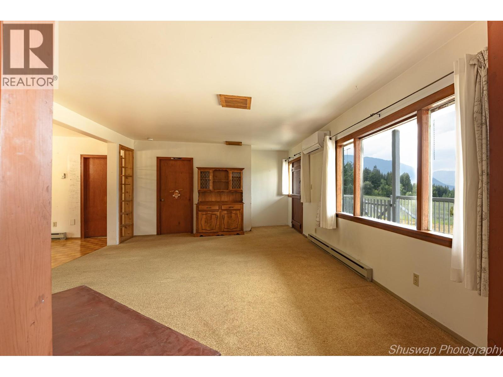  6350 Lakeshore Drive Northeast, Salmon Arm