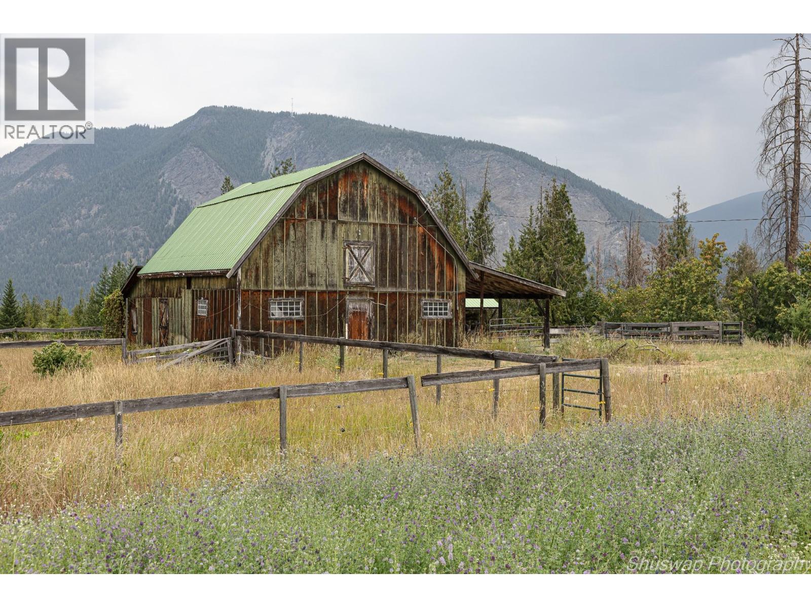  6350 Lakeshore Drive Northeast, Salmon Arm