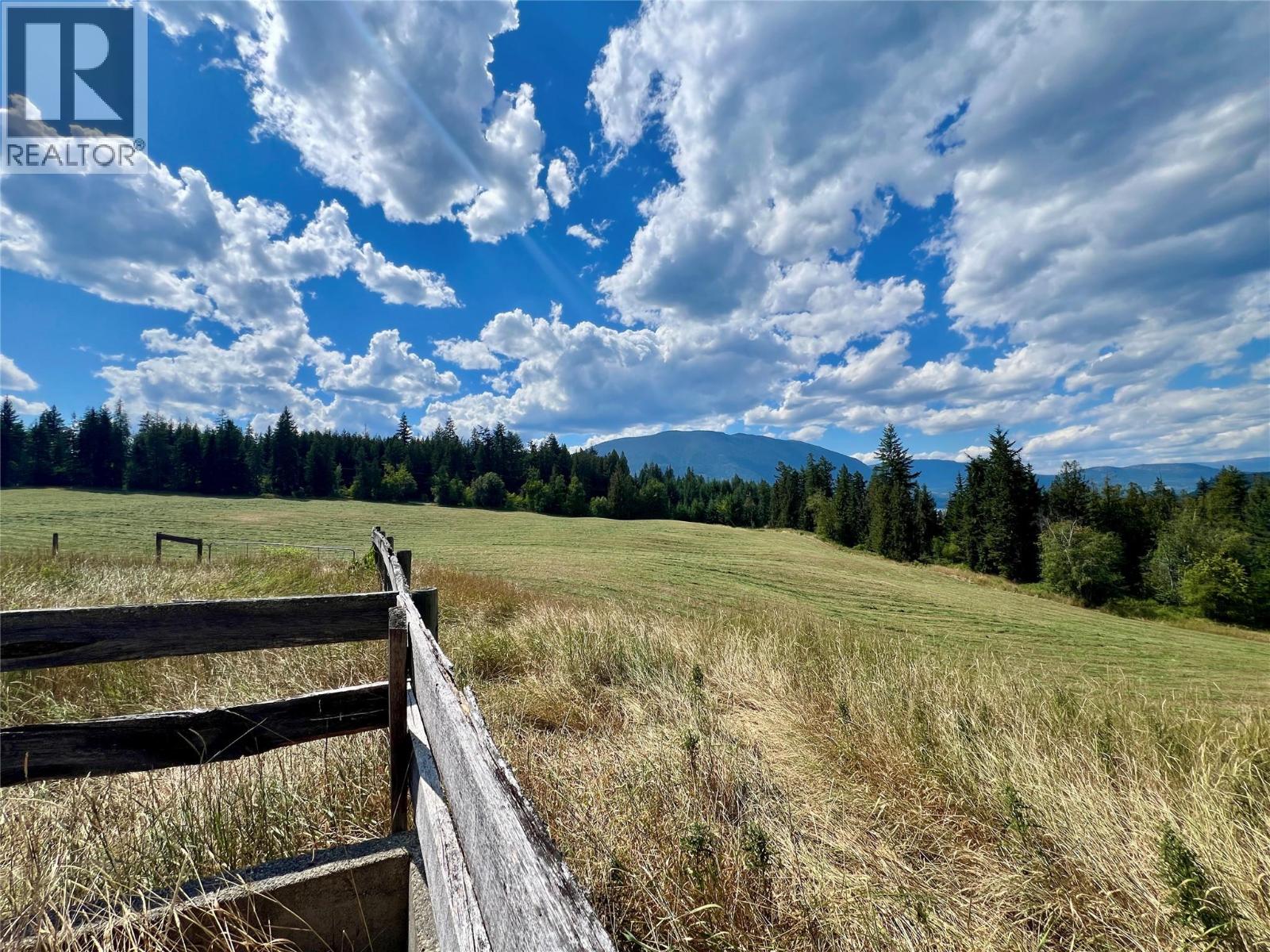 6350 Lakeshore Drive Northeast, Salmon Arm