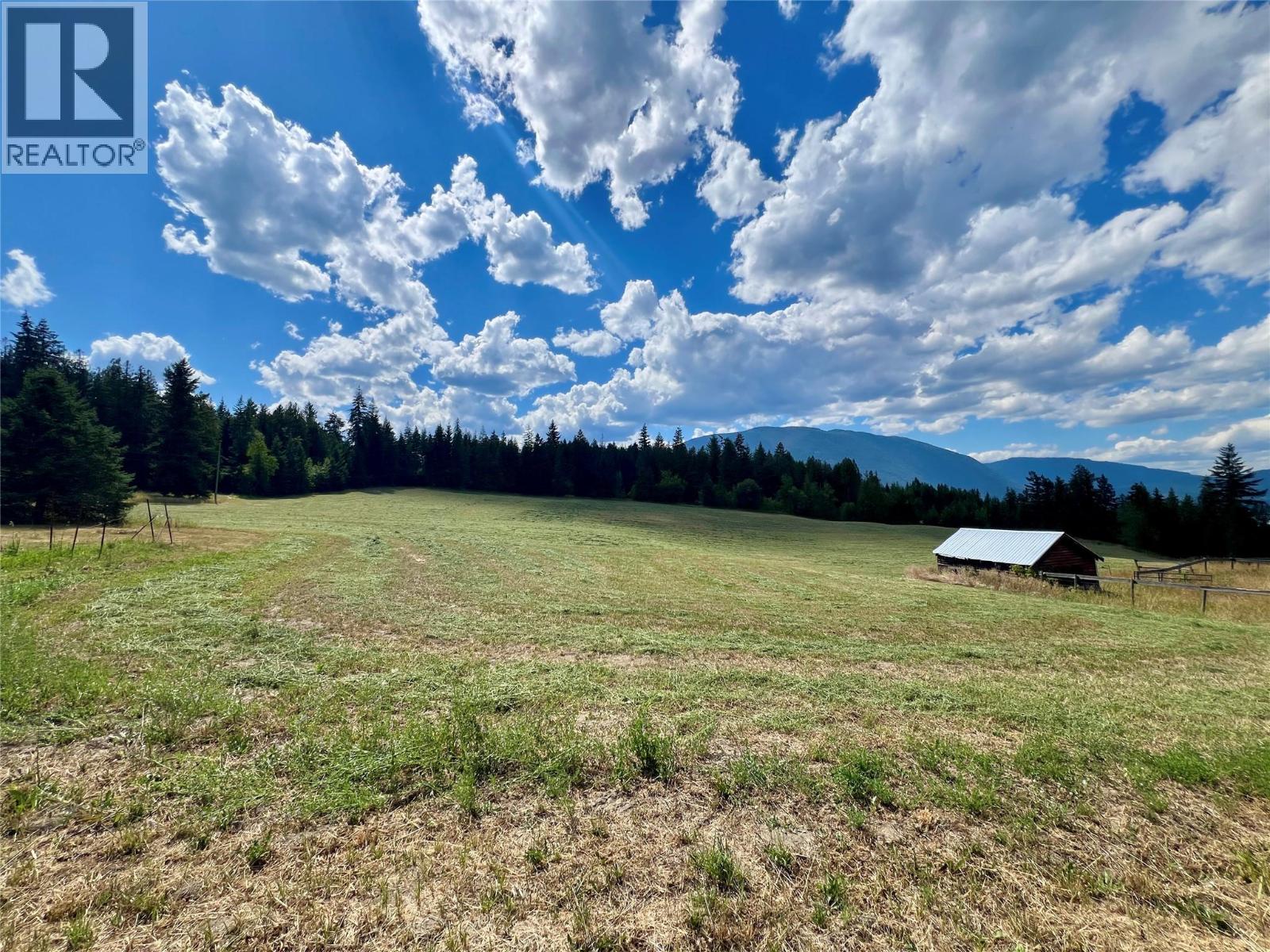  6350 Lakeshore Drive Northeast, Salmon Arm