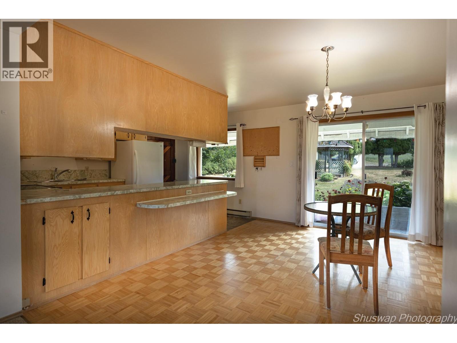 6350 Lakeshore Drive Northeast, Salmon Arm