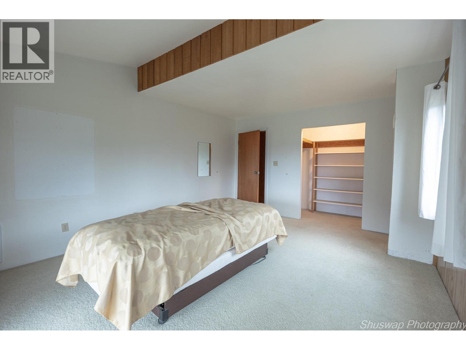  6350 Lakeshore Drive Northeast, Salmon Arm
