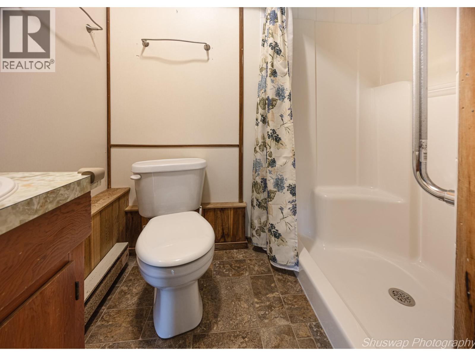 6350 Lakeshore Drive Northeast, Salmon Arm