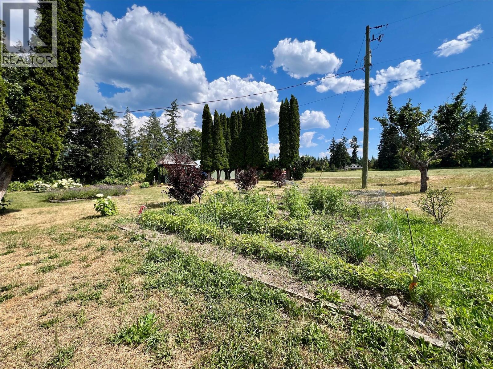  6350 Lakeshore Drive Northeast, Salmon Arm