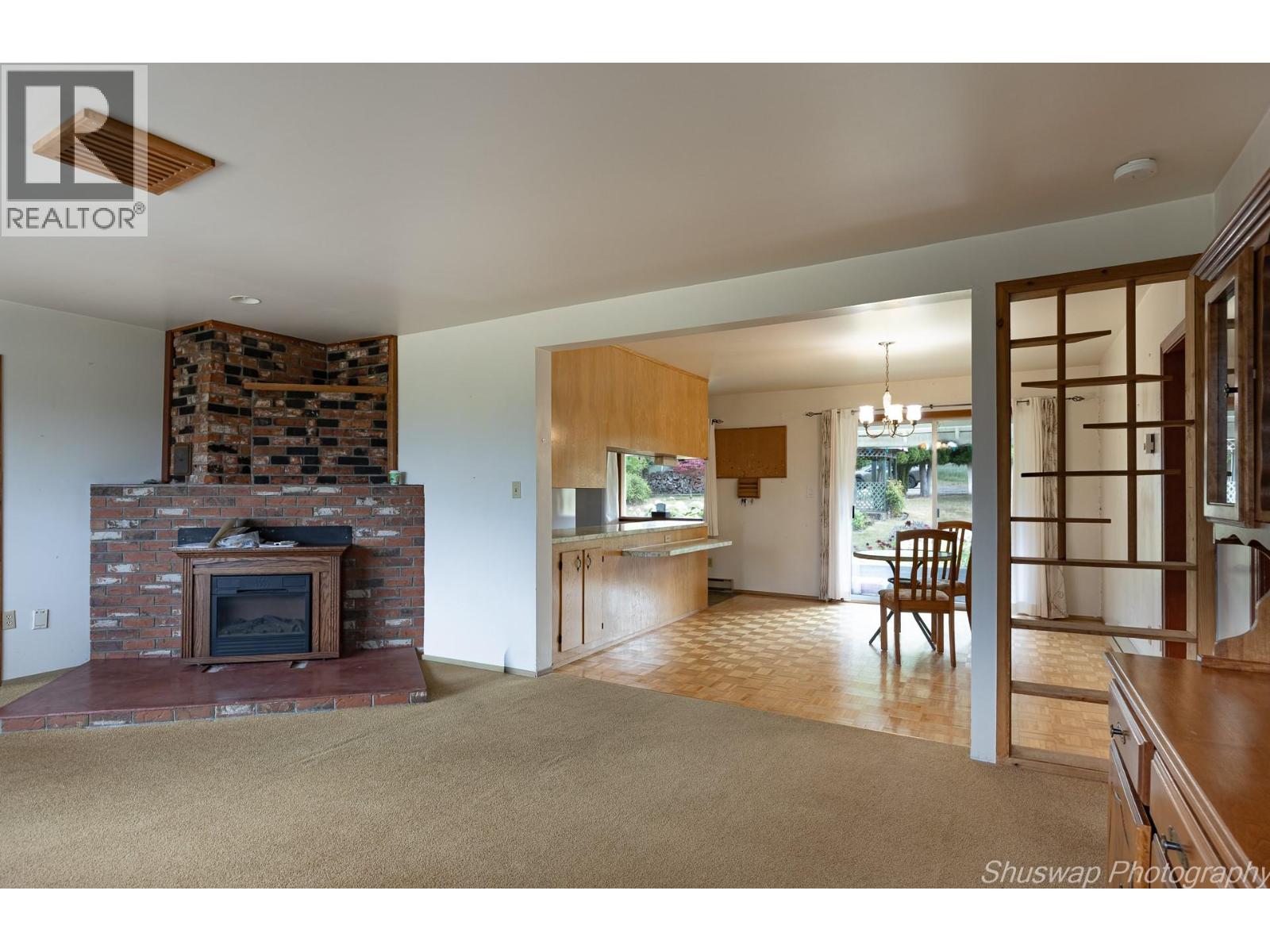  6350 Lakeshore Drive Northeast, Salmon Arm