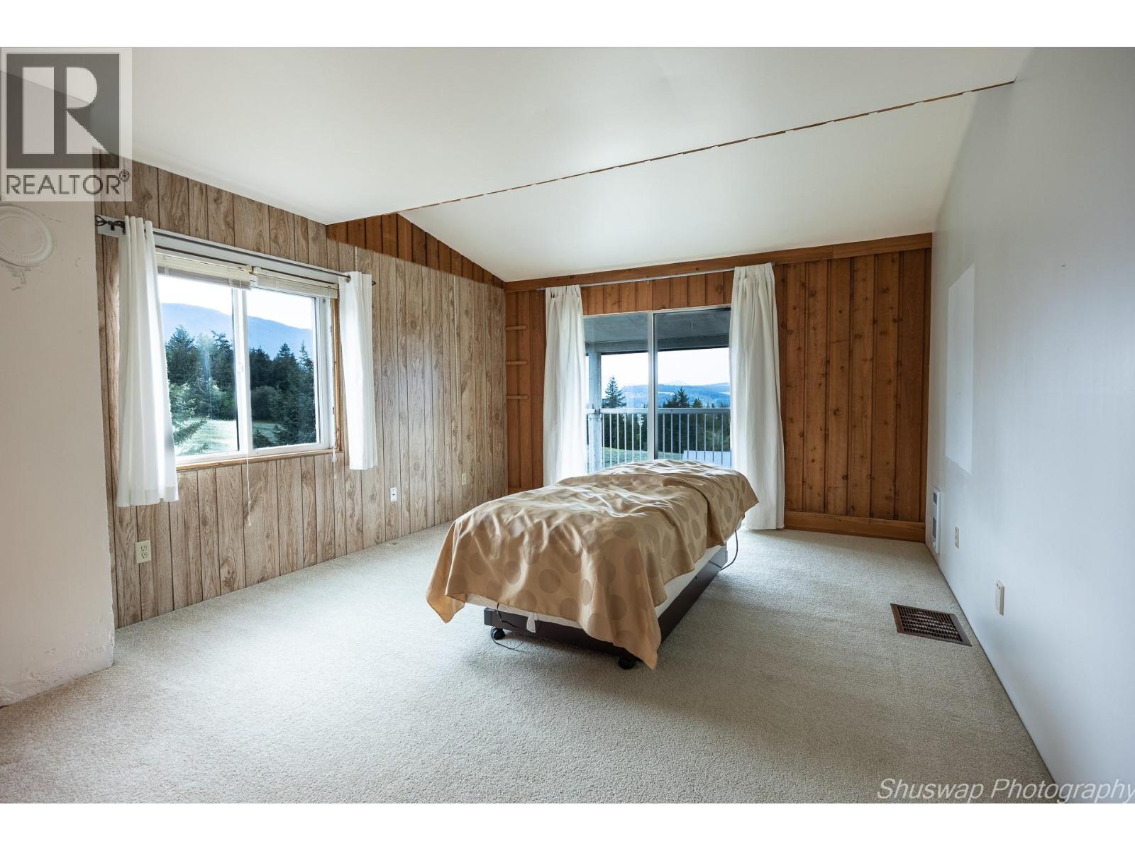  6350 Lakeshore Drive Northeast, Salmon Arm