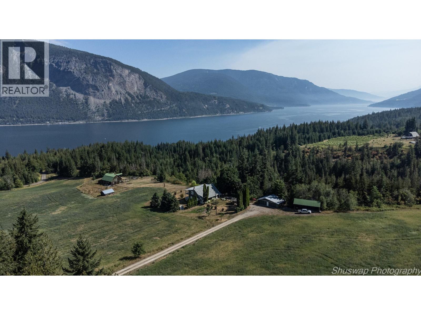  6350 Lakeshore Drive Northeast, Salmon Arm
