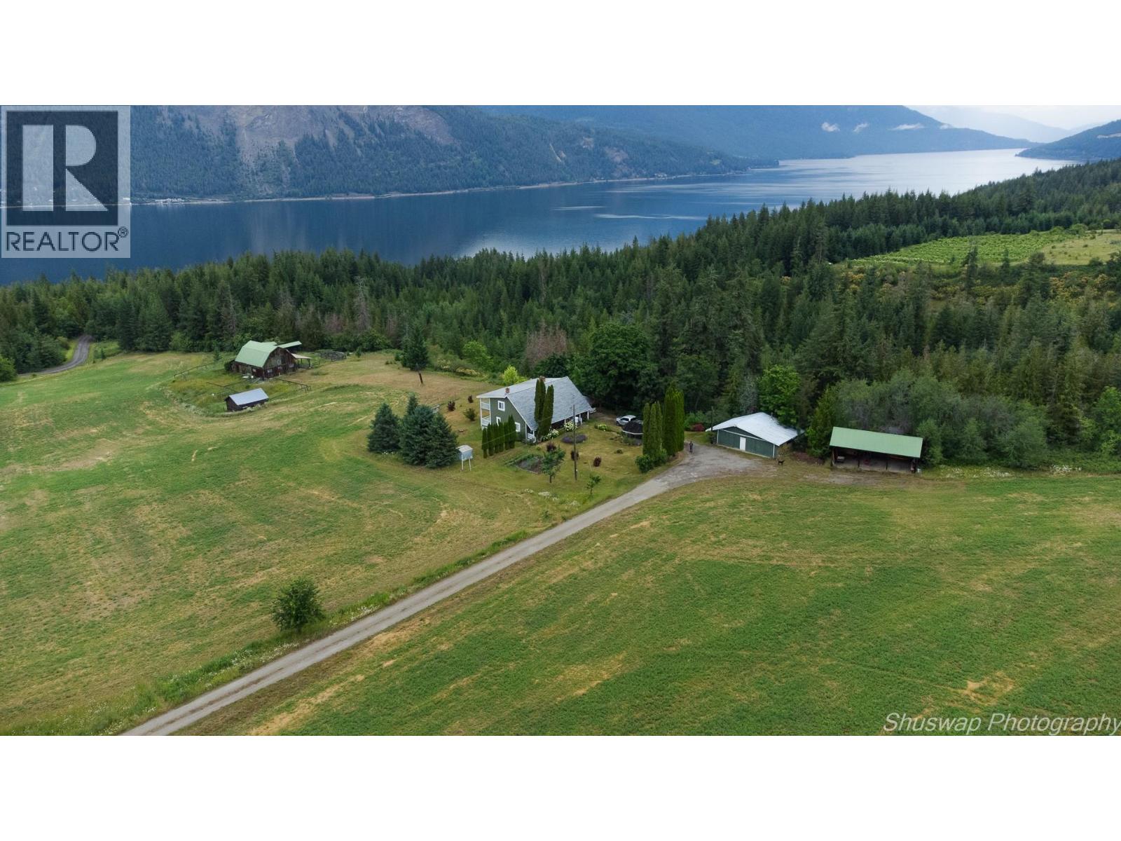  6350 Lakeshore Drive Northeast, Salmon Arm