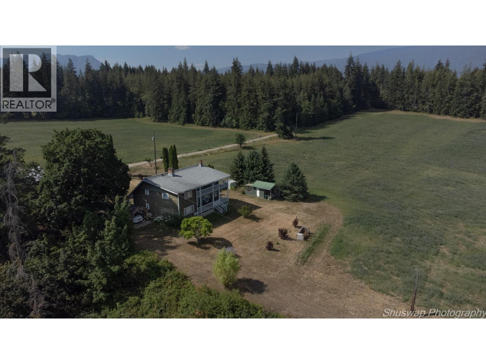  6350 Lakeshore Drive Northeast, Salmon Arm