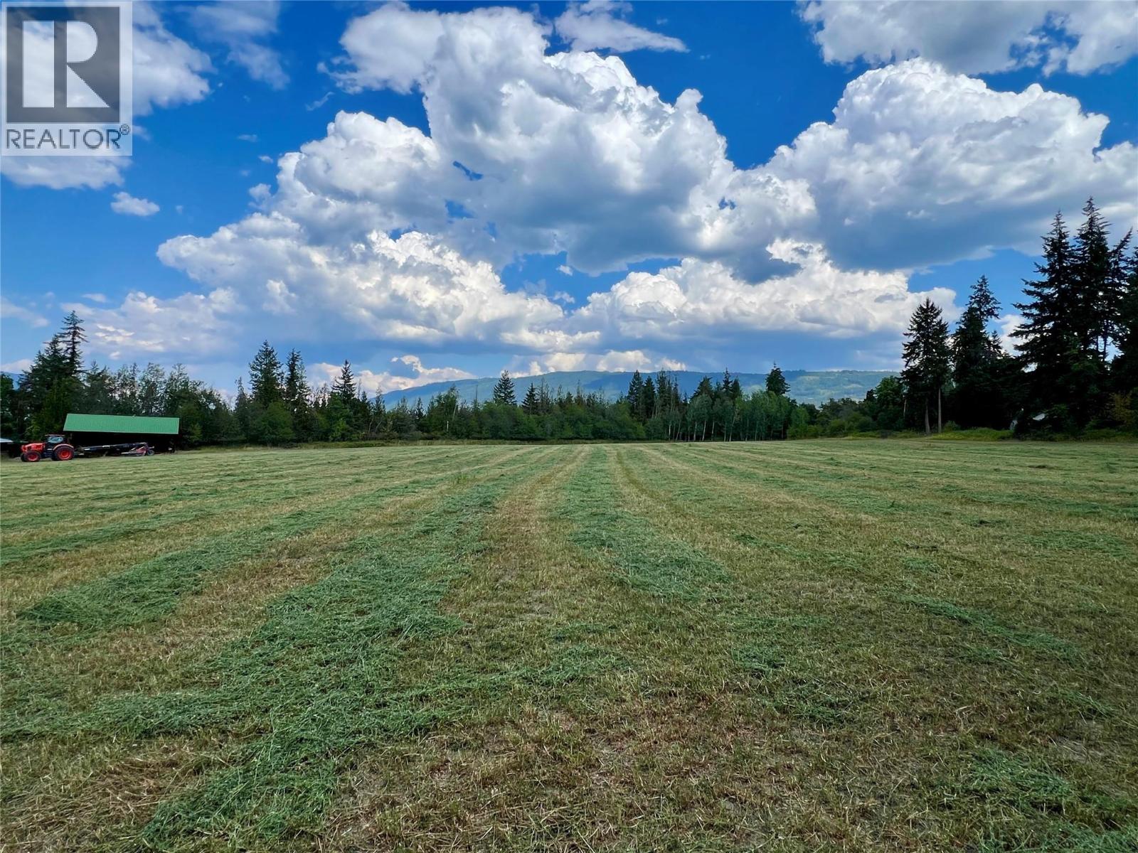  6350 Lakeshore Drive Northeast, Salmon Arm