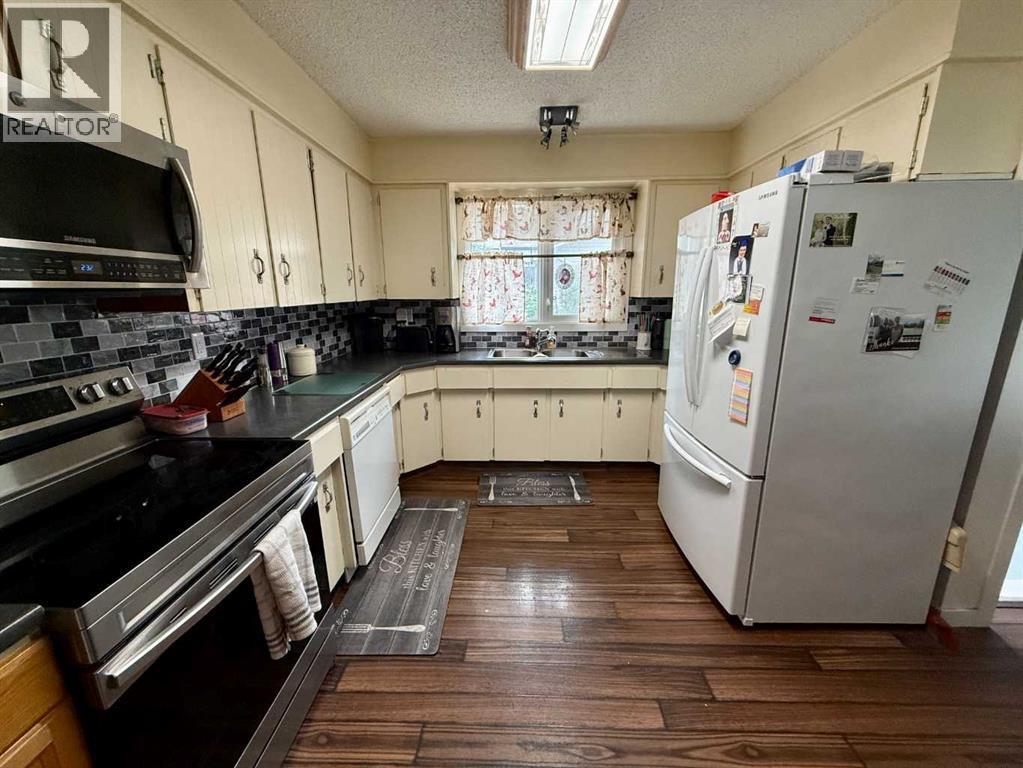 178 Hansen Drive - 3