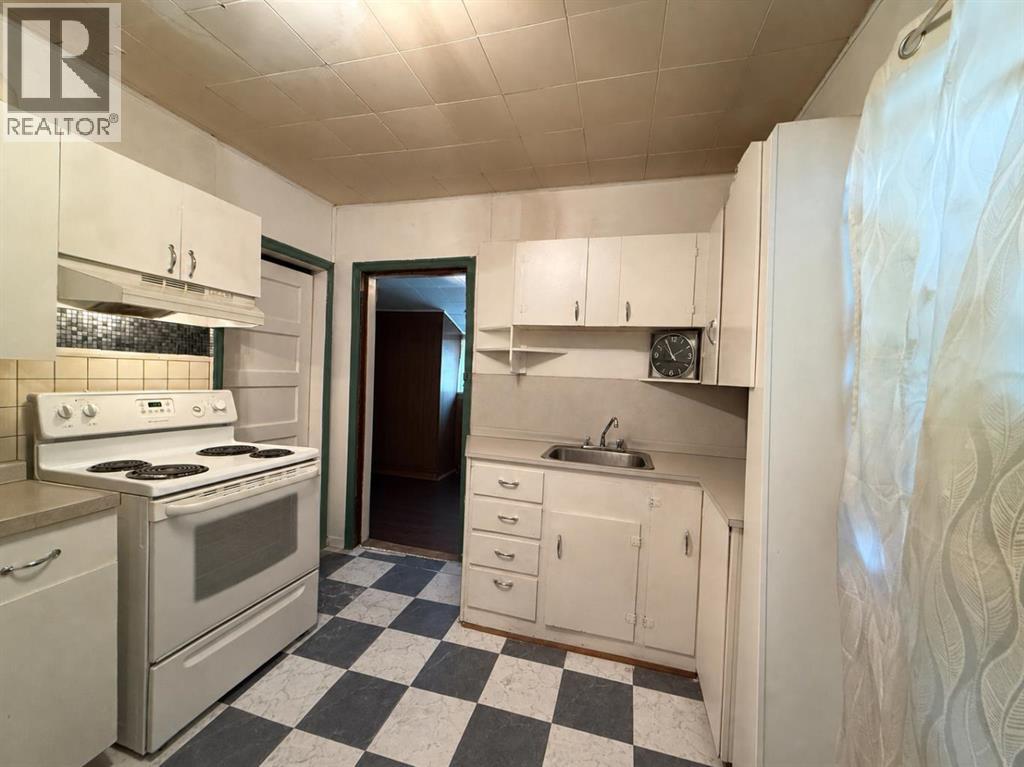 5009 52nd Avenue - Image 3