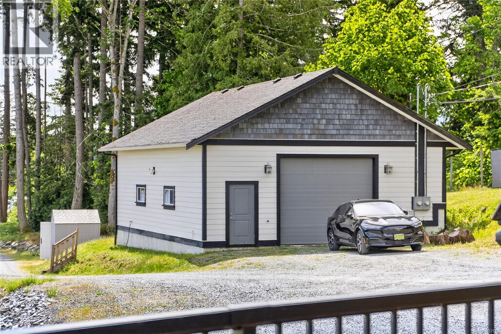 6499/6495 Doumont Rd - 6