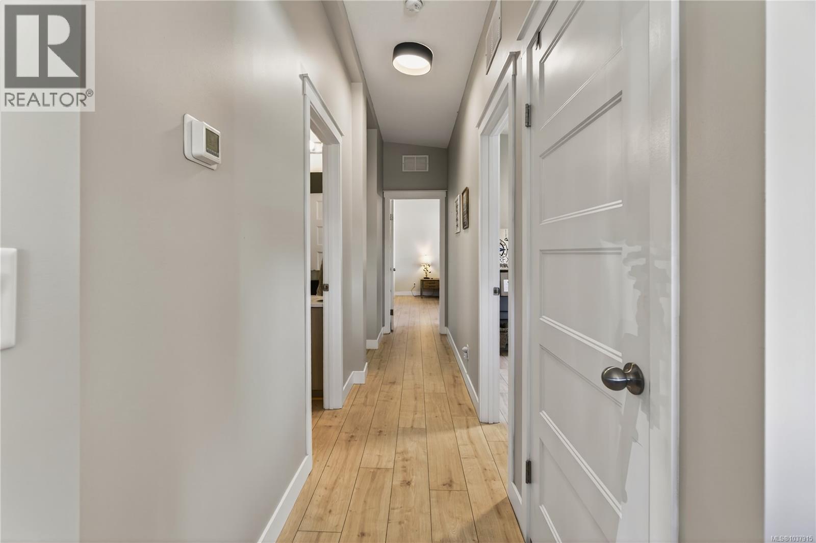 6499/6495 Doumont Rd - 69