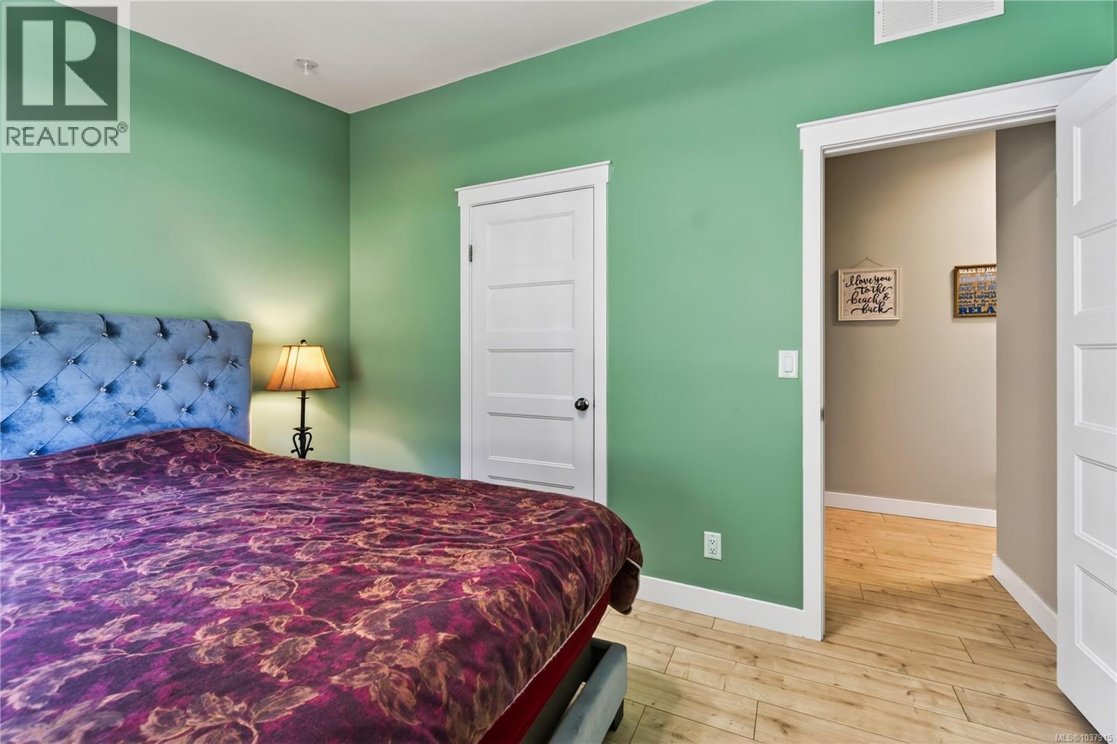 6499/6495 Doumont Rd - 70