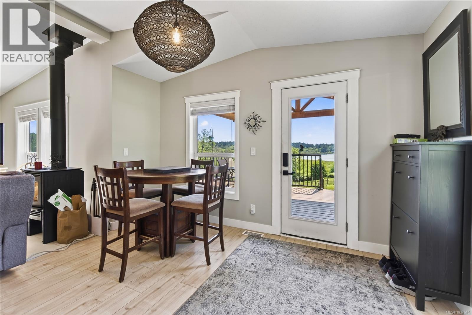 6499/6495 Doumont Rd - 63