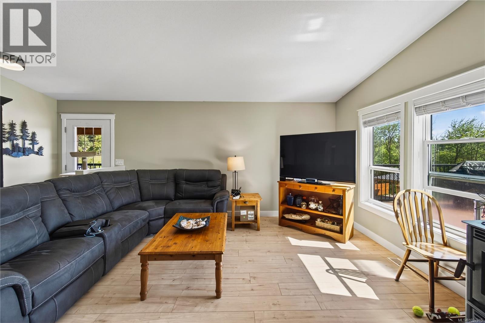 6499/6495 Doumont Rd - 68