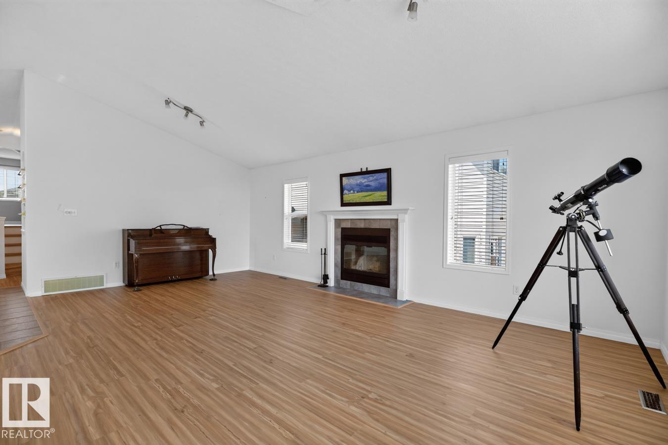 387 FOXBORO WY - Image 24