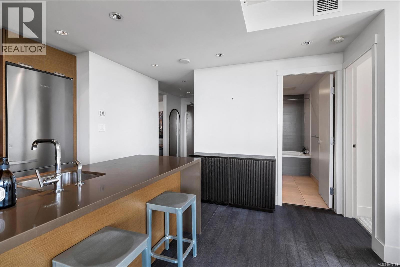 702 83 Saghalie Road, Victoria