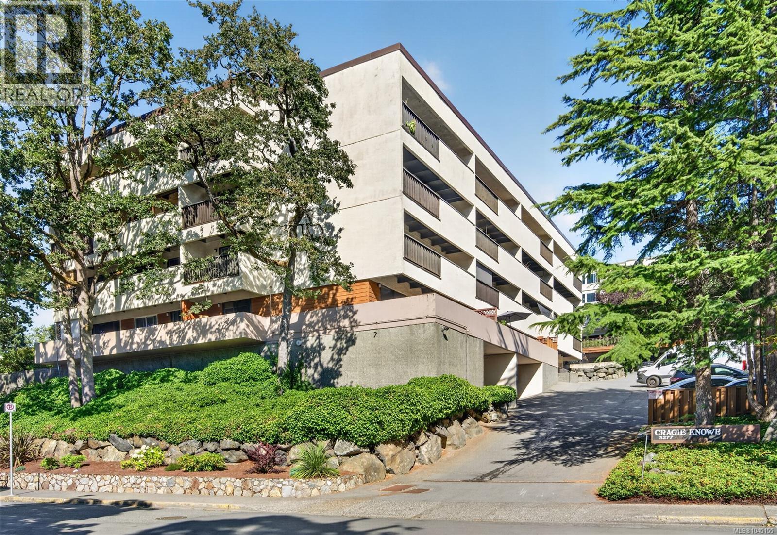 313 3277 Glasgow Avenue, Saanich